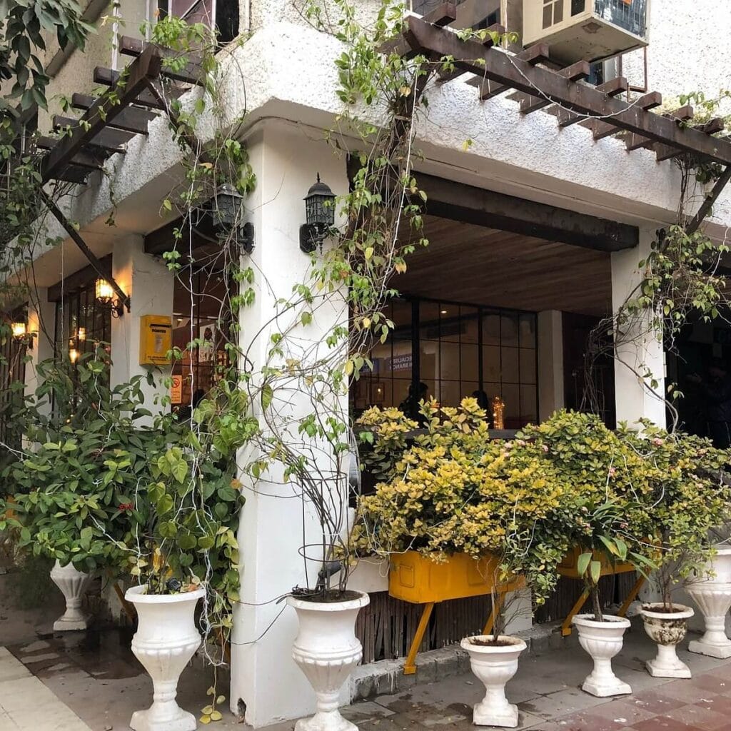 15 Best Breakfast In Delhi:Start Your Day Right 12 Amour Bistro