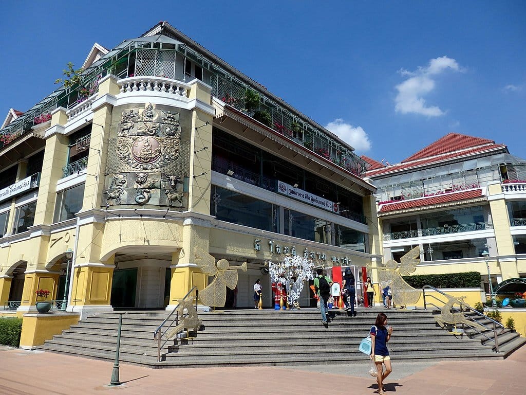 19 Best Place To Buy Souvenirs In Bangkok 10 Old Siam Plaza Best Place To Buy Souvenirs In Bangkok