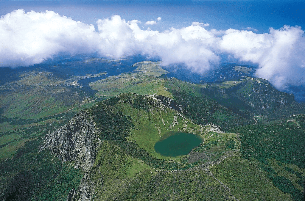 20 Best Place To Stay In Korea For Tourist 21 Halla Mountain Best Place To Stay In Korea For Tourist