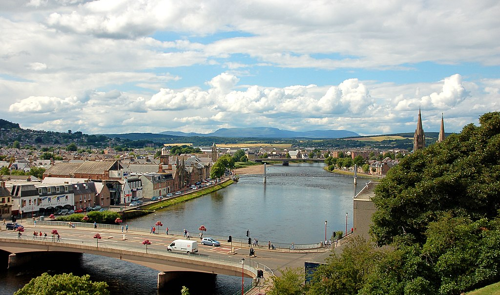 10 Best Places to Visit in Scotland: Top Destinations & Sights 6 Inverness