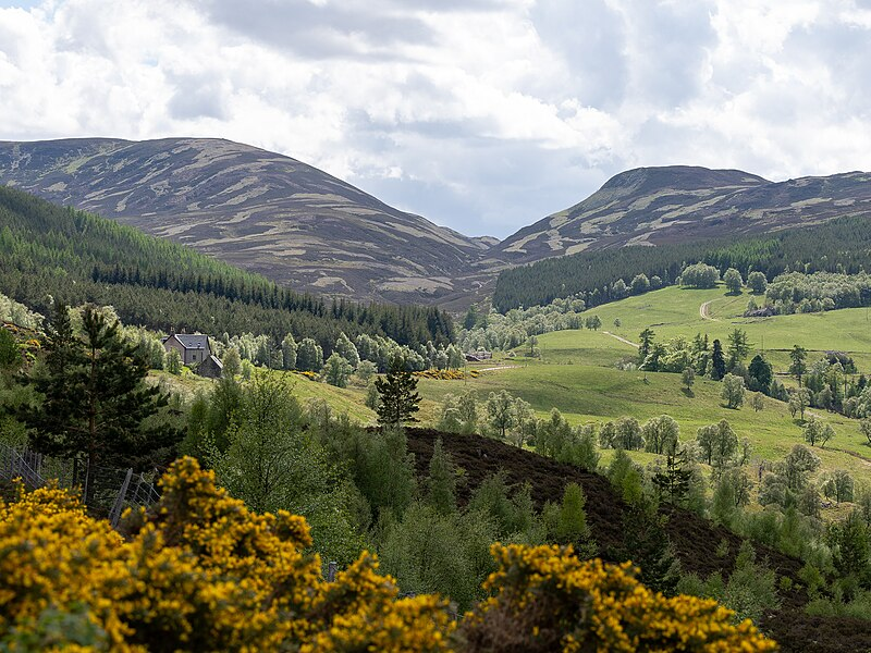 10 Best Places to Visit in Scotland: Top Destinations & Sights 11 Cairngorms National Park
