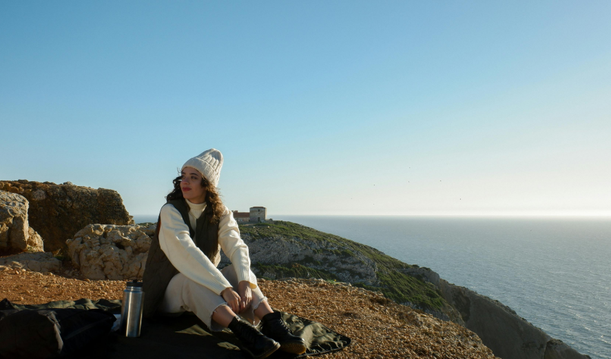 How To Travel on a Tight Budget: Smart Money-Saving Tips 4 Use Public Transit Systems