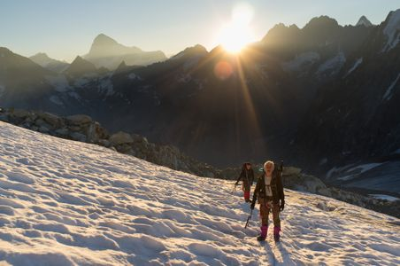 How To Travel on a Tight Budget: Smart Money-Saving Tips 5 Consider Alternative Destinations