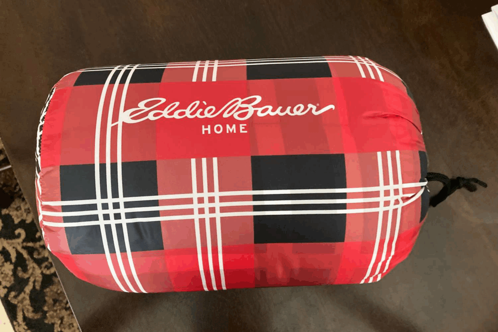 10 Best Travel Blankets for Comfort & Easy Portability 6 ddie Bauer Packable Synthetic Throw