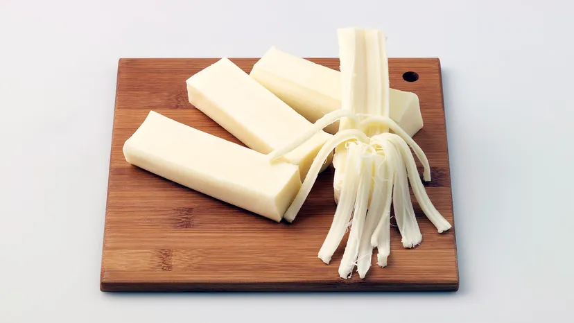 10 Best Travel Snacks for the Road: Healthy & Easy Options 5 String Cheese
