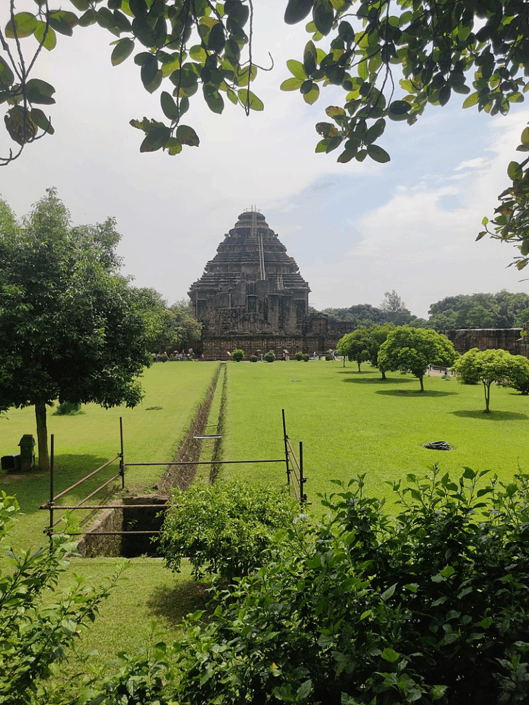 10 Best Places to Visit in Odisha: Temples, Beaches & Nature 3 Konark