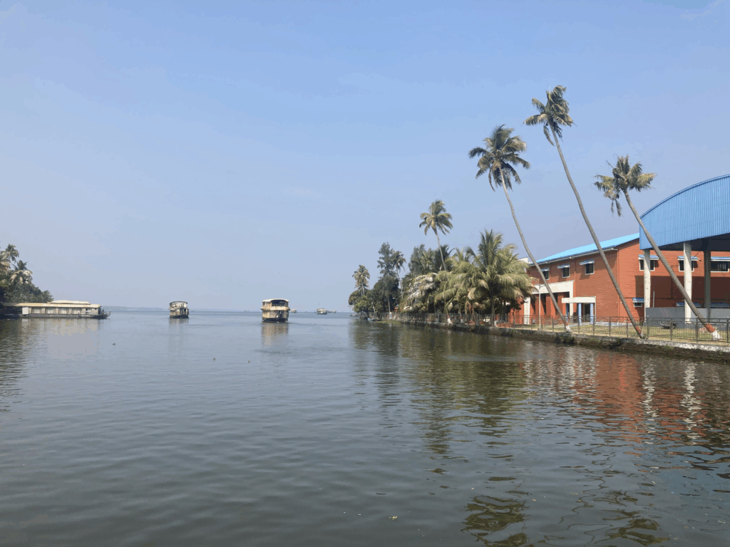 10 Best Romantic Honeymoon Trips in India Under ₹1 Lakh 5 Alleppey, Kerala