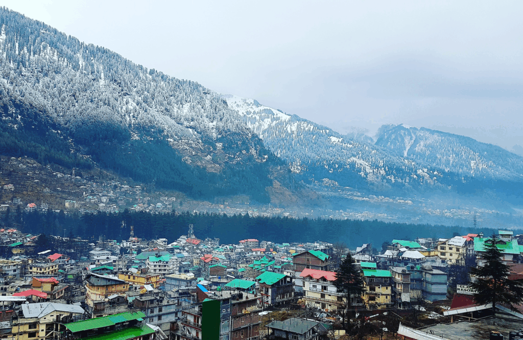 10 Best Romantic Honeymoon Trips in India Under ₹1 Lakh 8 Manali, Himachal