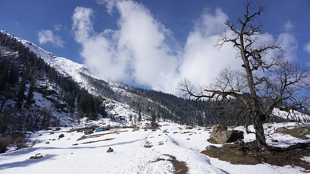 10 Best Hot Spring Trip Destinations In India for Relaxation 4 Kheerganga, Himachal Pradesh