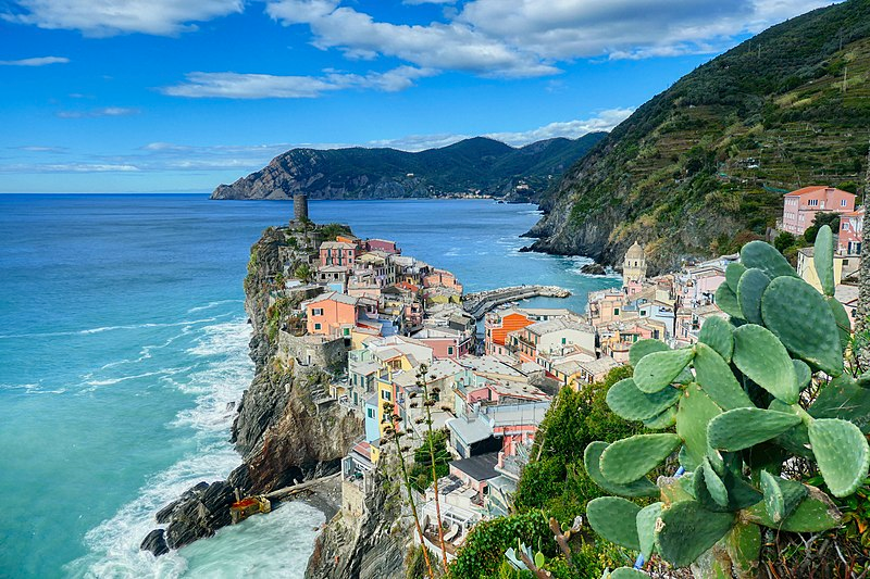 Top 10 Must-Visit Photography Spots Across Europe 5 Cinque Terre, Italy