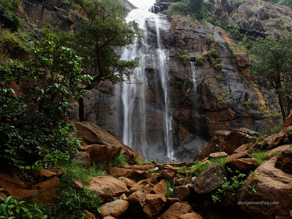 Agaya Gangai Falls