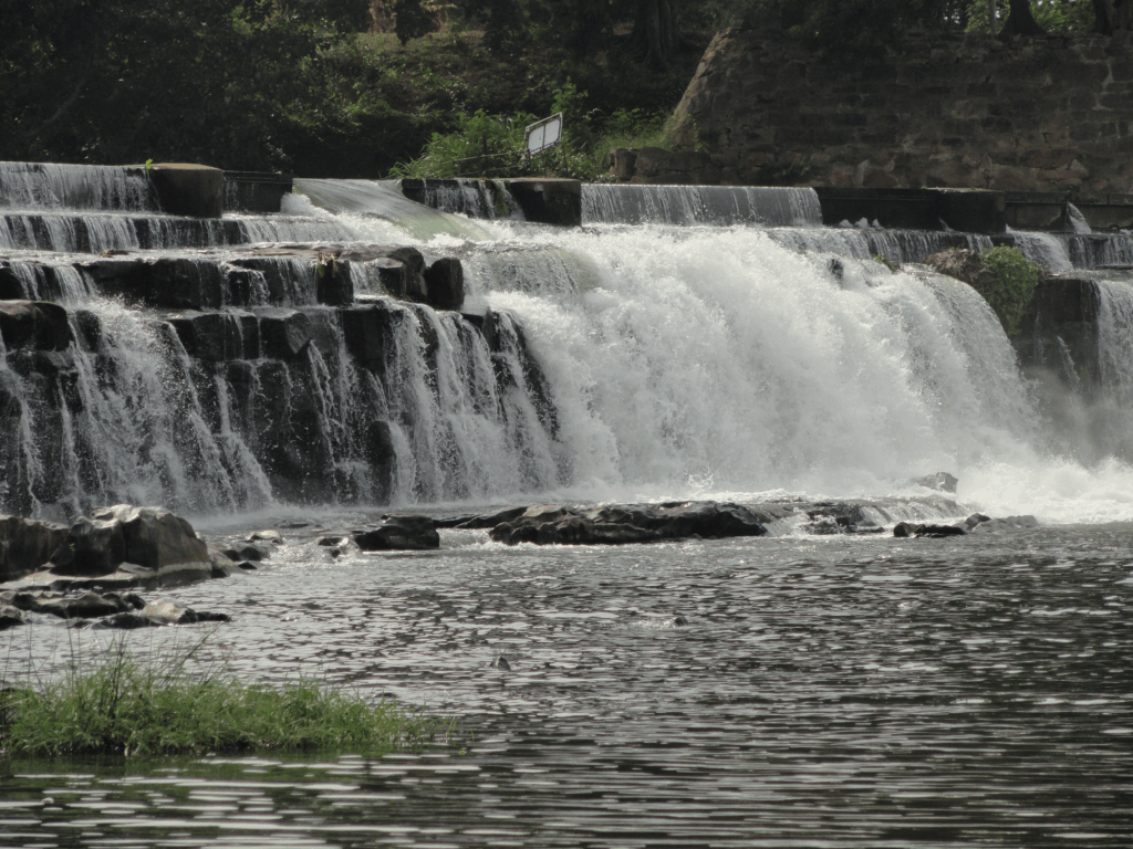 Kodiveri Waterfalls