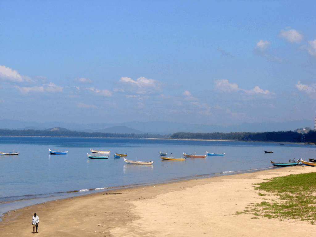 20 Best Beaches in Karnataka for Scenic Getaways 12 Karwar Beach, Karwar