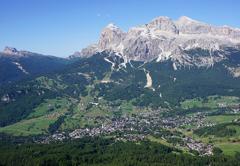 10 Best Switzerland Alternatives for Stunning Mountain Views 3 2. Dolomites, Italy