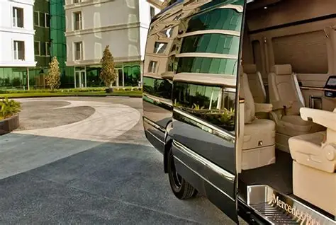 10 Best Airport Transfer Alternatives for Tourists in 2025 5 Hotel Shuttle Service