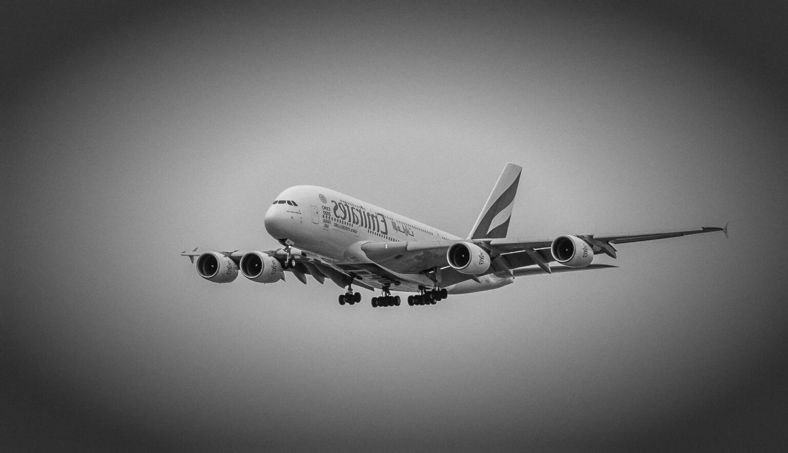 10 Best AI Tools To Predict Flight Price Drops Easily