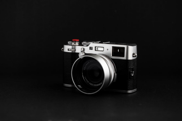 10 Best Travel Cameras for Landscapes & Adventure Photography