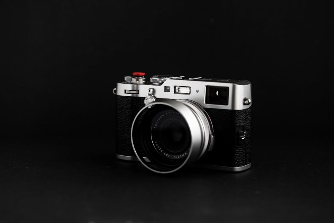 10 Best Travel Cameras for Landscapes & Adventure Photography