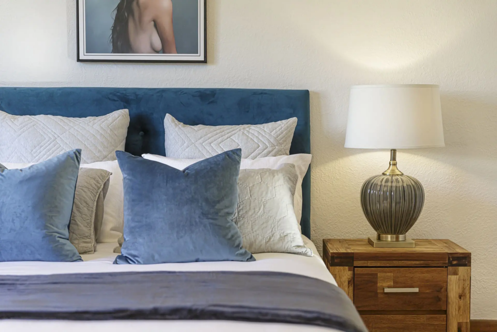 7. SmartDer Inflatable Pillow