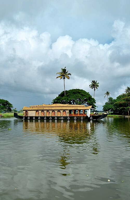 10 Best Travel Destinations in India for Culture, Food & Beauty 6 Kerala (Backwaters)