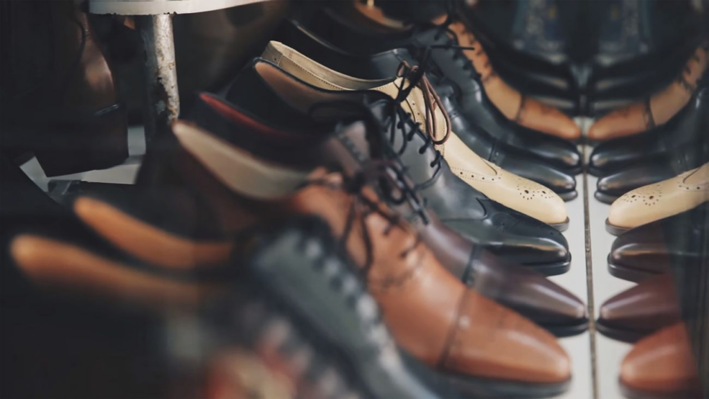 18 Common Travel Scams Tourists Must Avoid Worldwide 19 Shoe Cleaning Scam
