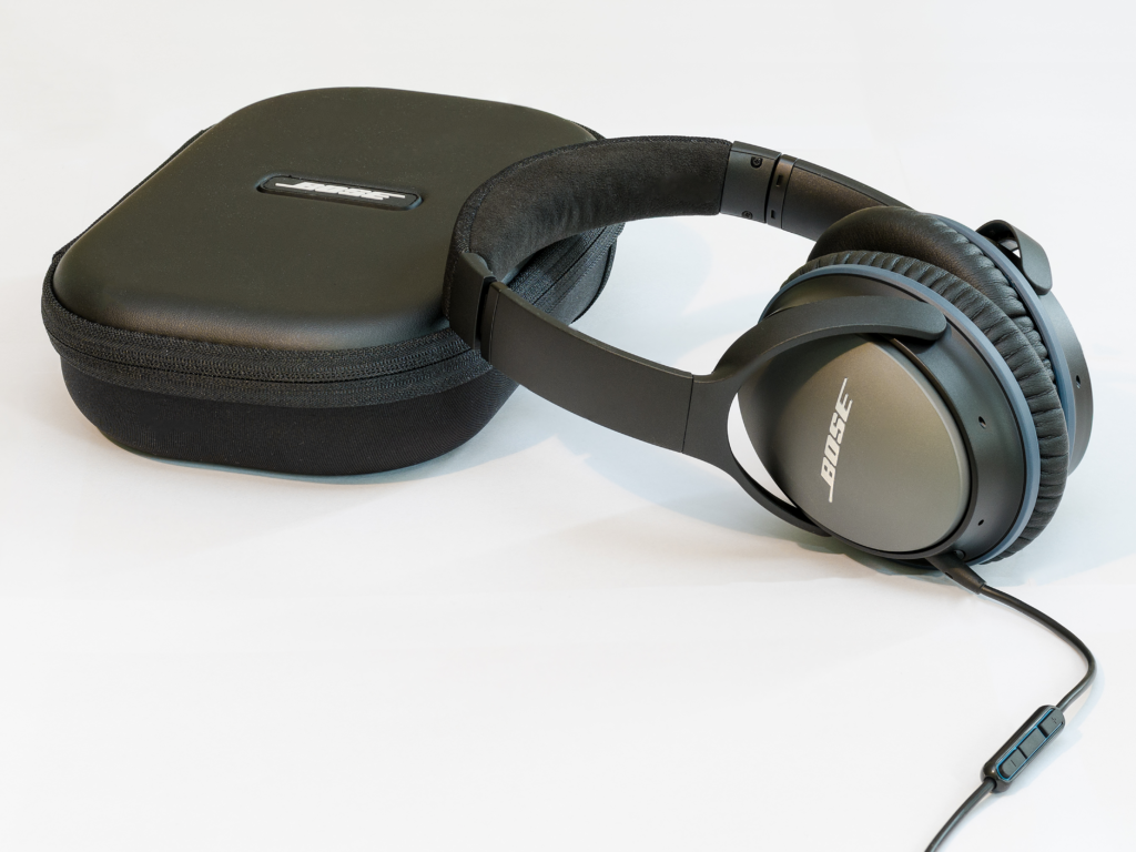 10 Best Travel Accessories Smart Travelers Buy Before Flying 8 Noise-Cancelling Headphones