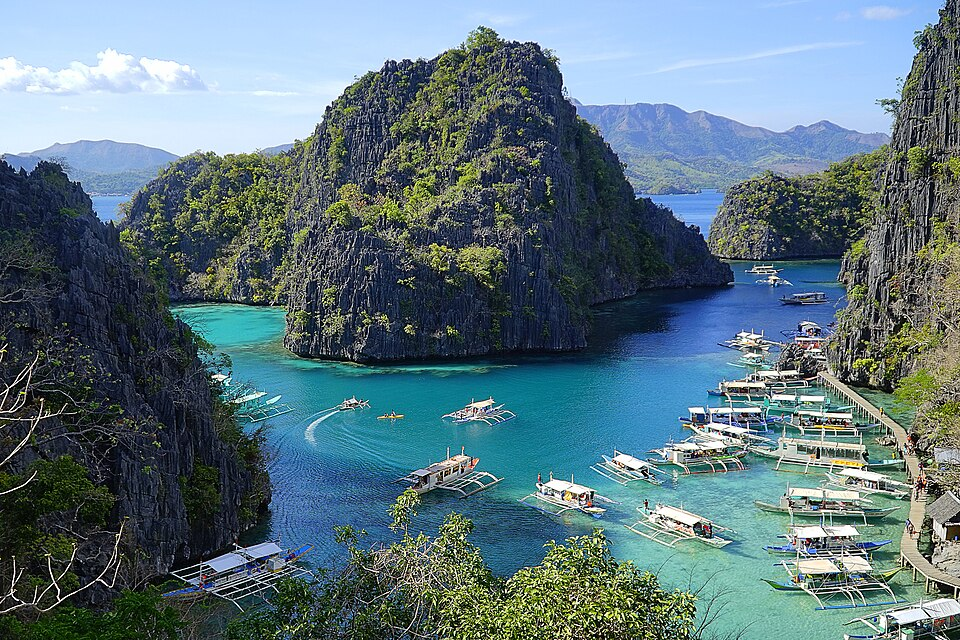 10 Best Secret Islands with Untouched Marine Life & Empty Beaches 2 1. Palawan, Philippines