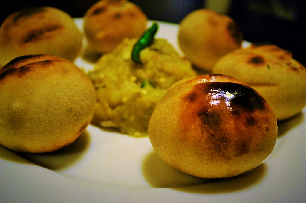 10 Best Street Foods to Try in Bihar: Top Local Delights 2 Litti Chokha