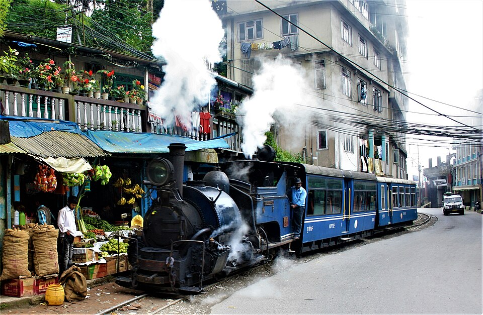 10 Best Hill Stations Near Bihar for Scenic Getaways 2 Darjeeling